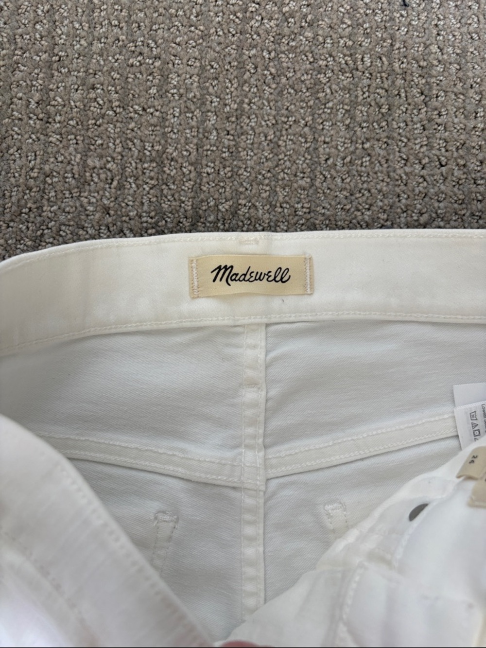 Madewell mid rise white kickout jeans. Size 26. New without tags. - Picture 2 of 4